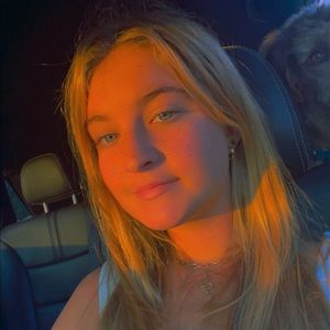 Meet your Posher, Courtney